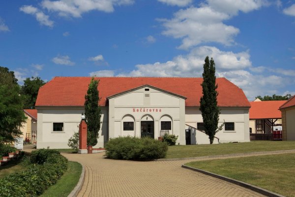 Pronájem prostoru na konání svatební hostiny: objekt kočárovna