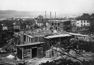 Stavba 1928–1930
