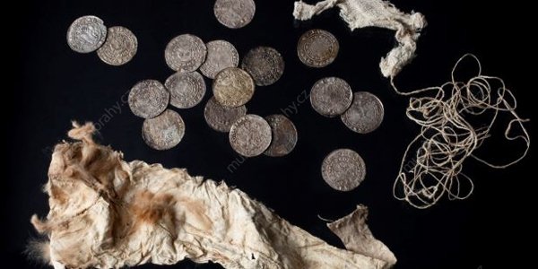 Poklad lucemburských grošů z kostela sv. Anny na Starém Městě