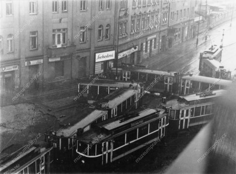 15 (s 29 (HNS 006 519-001 u Štrasburku,Libeň,barikáda z tramvají_vodoznak.jpg