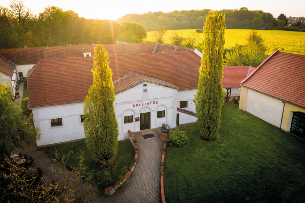 Space rental for wedding receptions: Carriage House