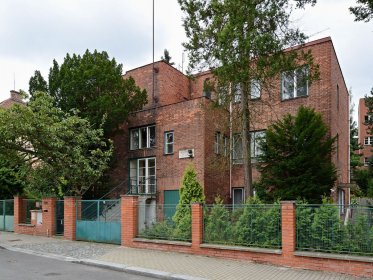 Od Müllerovy vily ke Střešovickému hřbitovu