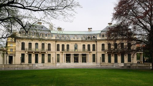 Vycházka: Petschkové a Bondyové