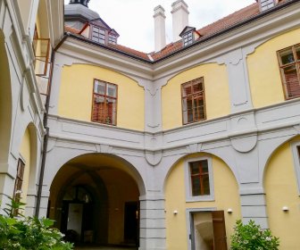Křížem krážem ctěnickým zámkem